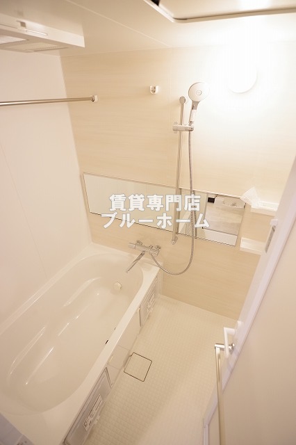 バス・シャワールーム　浴室乾燥機・追い炊き機能付きのお風呂です！