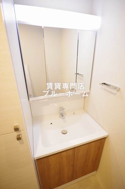 洗面設備　３面鏡のシャンプードレッサーです！