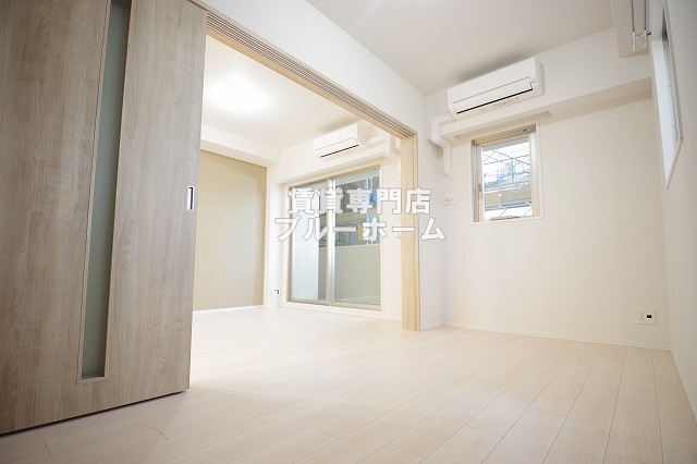 その他　5.3帖の広い洋室です！エアコン付き！