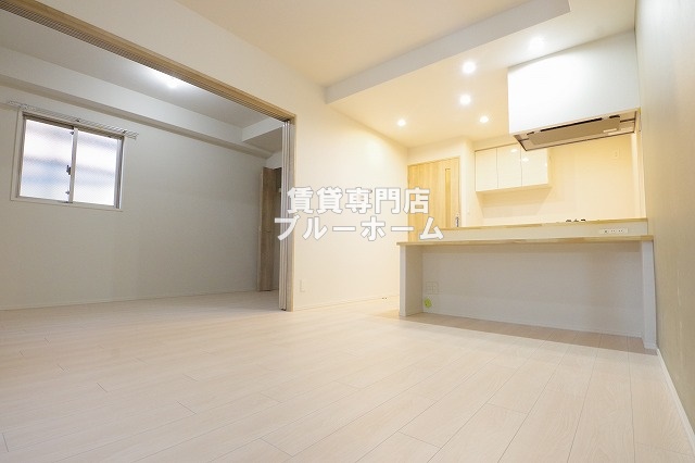 居室・リビング　10.1帖の広いリビングです！エアコン付き！