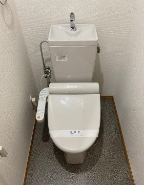 トイレ　写真は別号室です。現況優先になります。