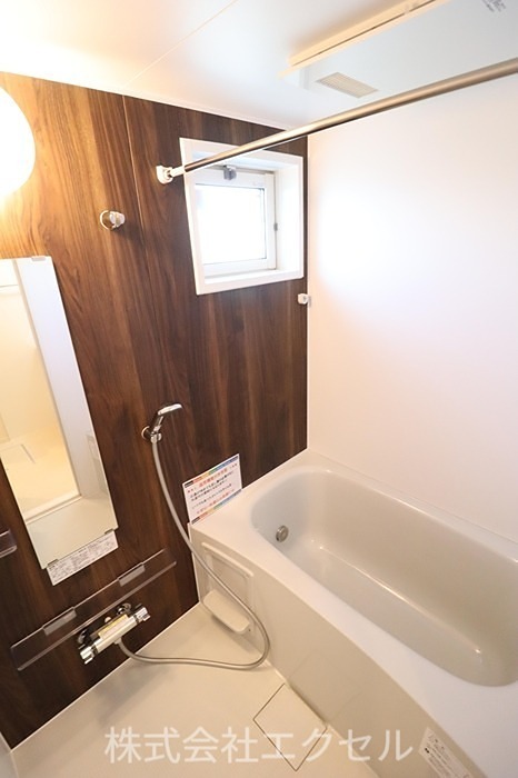 バス・シャワールーム　追い焚き機能付きです。