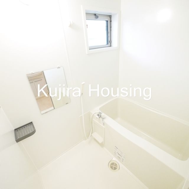 バス・シャワールーム　換気に便利な窓が付いたお風呂♪