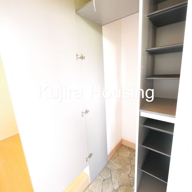 玄関　靴以外も収納できるシューズインクローク♪