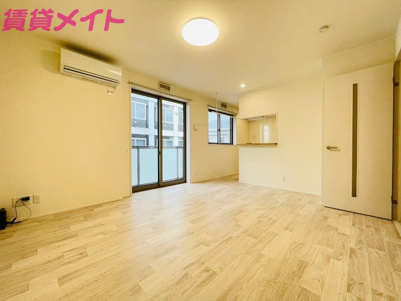 居室・リビング　同物件別室写真