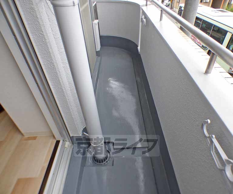 バルコニー　南向きの明るいバルコニーです。