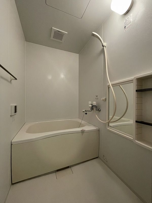 バス・シャワールーム　追い焚き機能付きバスルーム♪