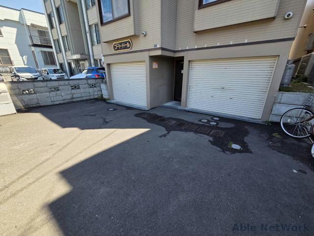 駐車場　駐車場
