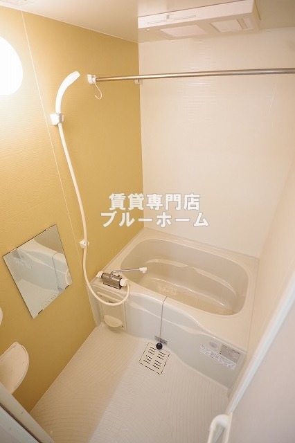 バス・シャワールーム　浴室乾燥機付きのお風呂！