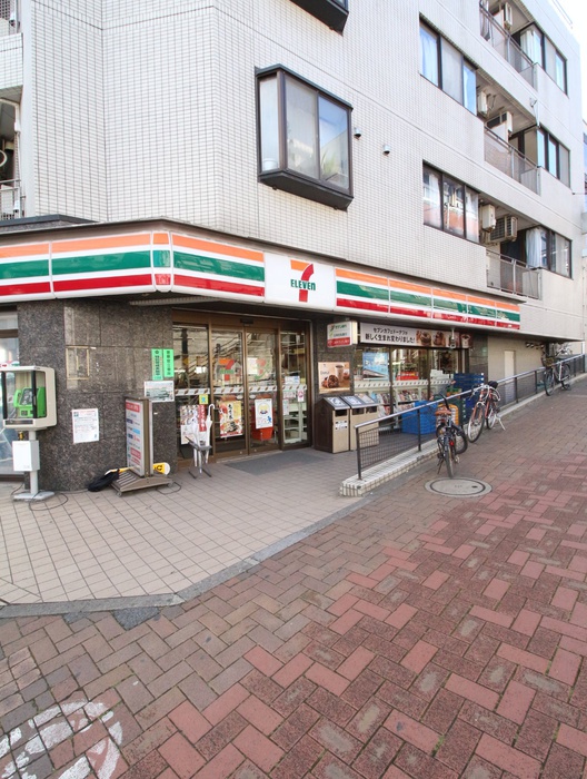 コンビニ　セブンイレブン北区十条駅前店（コンビニ）まで530m