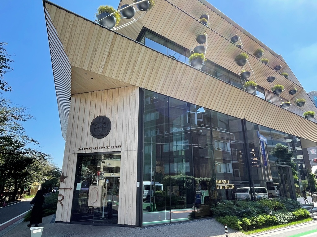 飲食店　STARBUCKSRESERVEROASTERYTOKYO（飲食店）まで373m