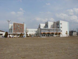 中学校　上田市立第六中学校（中学校）まで1064m
