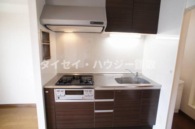 キッチン　３口ガスコンロ付きシステムキッチンです