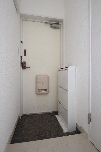 玄関　同物件別号室のものです。