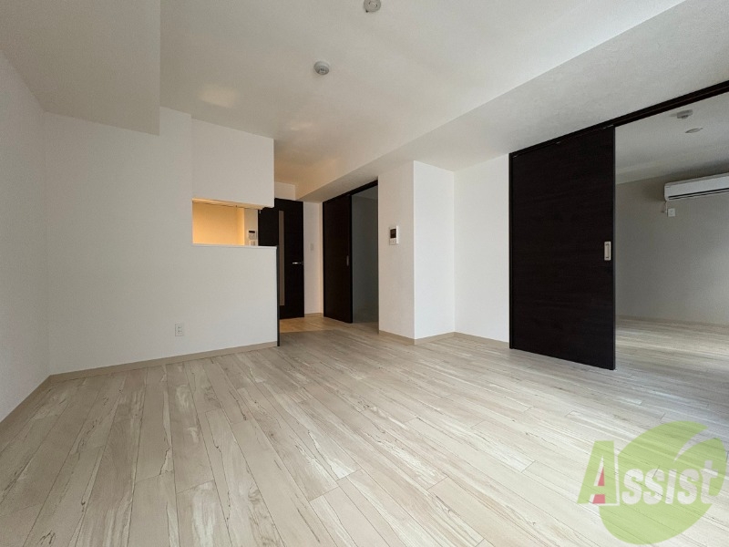 居室・リビング　白を基調とした明るい印象のお部屋になっています！