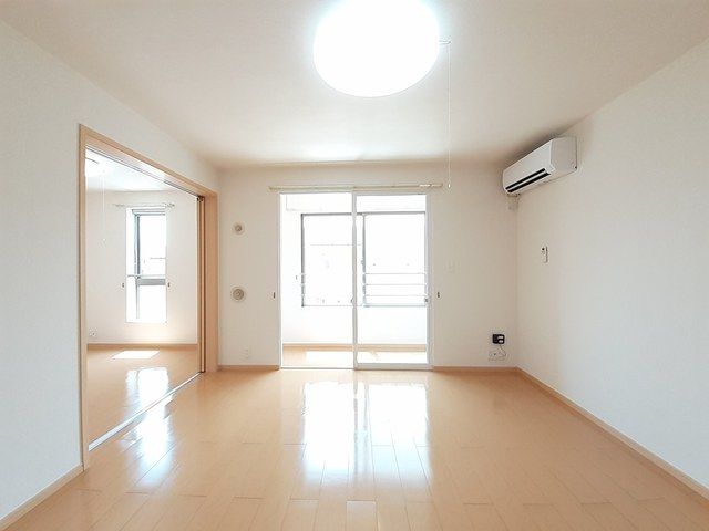 居室・リビング　居間です