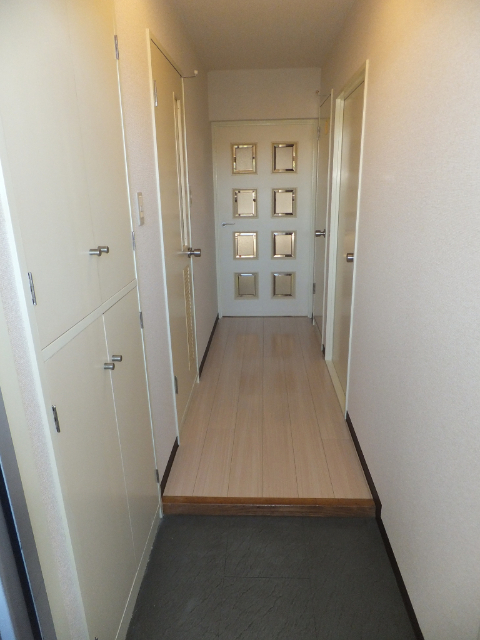 玄関　※別部屋参考写真
