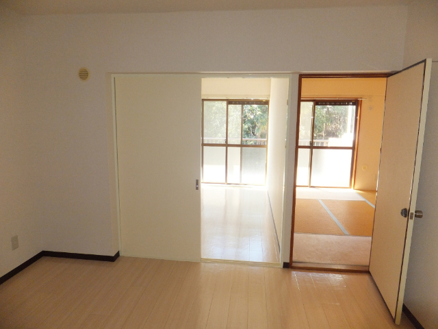 居室・リビング　※別部屋参考写真