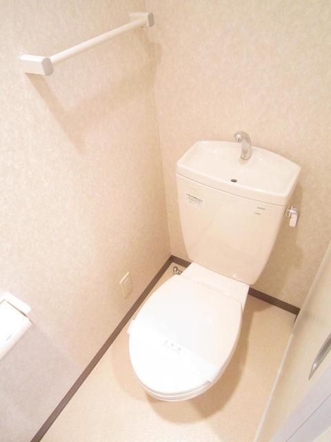 トイレ　タオル掛けが御座います