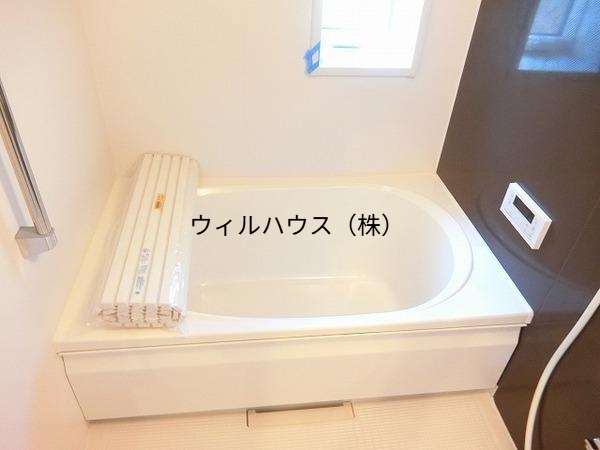 バス・シャワールーム　浴室乾燥機、追焚機能付の広々リビング！