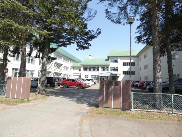 中学校　帯広市立帯広第四中学校（中学校）まで1194m