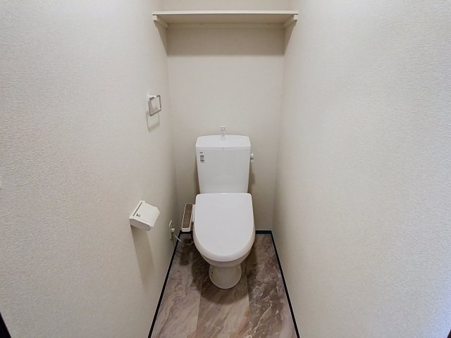 トイレ　反転サンプル写真になります。