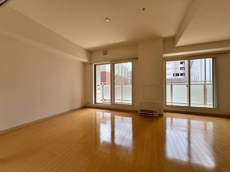 居室・リビング　広くてキレイなお部屋が広がっていて、充実した生活が送れそう。