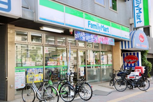コンビニ　ファミリーマート 月島二丁目店（コンビニ）まで88m
