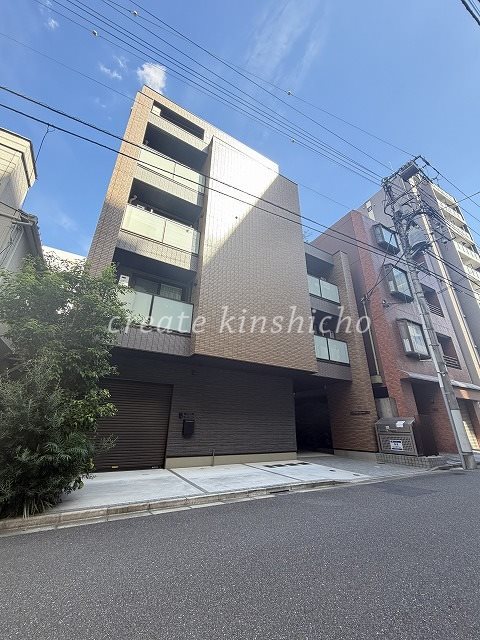 建物外観　５階建ての賃貸マンション