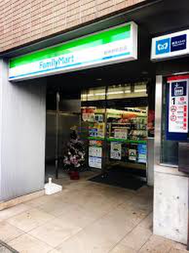 コンビニ　ファミリーマート 新中野駅前店（コンビニ）まで400m