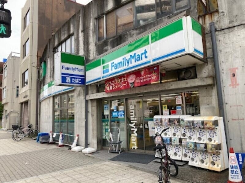 コンビニ　ファミリーマート九条みなと通店（コンビニ）まで142m