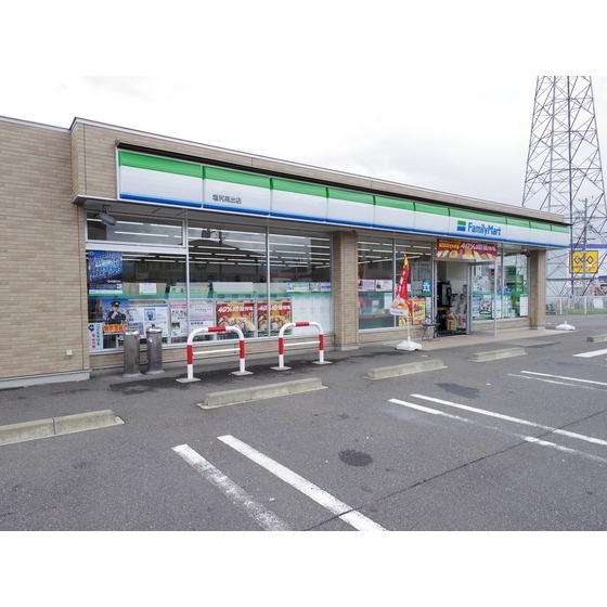 コンビニ　ファミリーマート塩尻高出店（コンビニ）まで184m