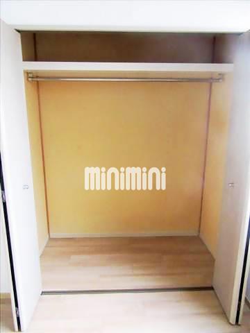 収納　奥行きのあるクローゼットです。