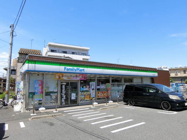 コンビニ　ファミリーマート（コンビニ）まで240m
