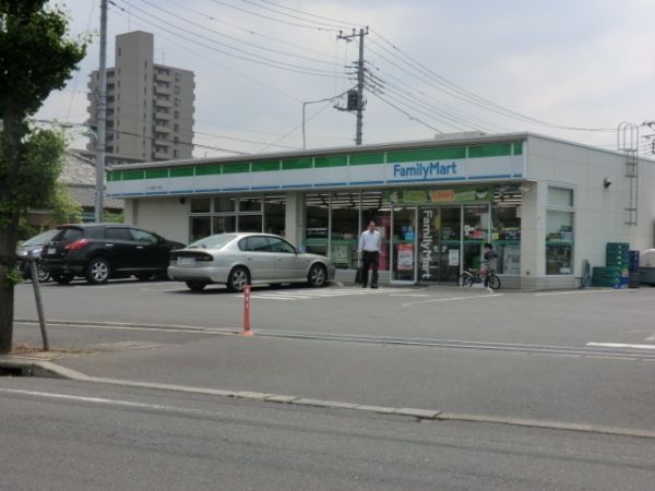 コンビニ　ファミリーマート（コンビニ）まで194m