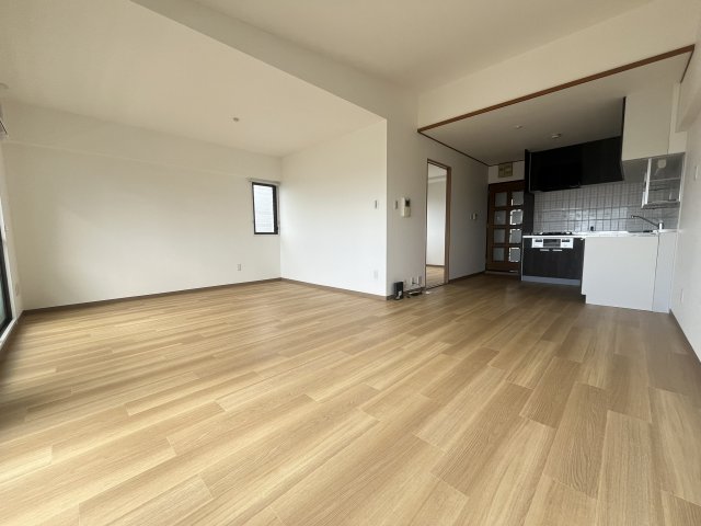 デュオ苦楽園の居間写真