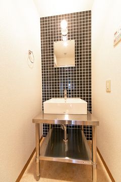 洗面設備　朝の身支度に便利な独立洗面台！