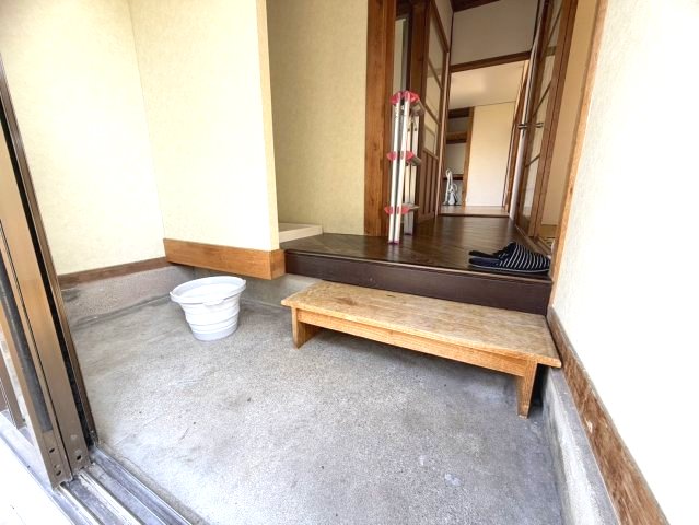 佐紀町吉崎貸家の玄関写真