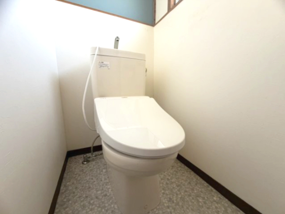 佐紀町吉崎貸家のトイレ写真