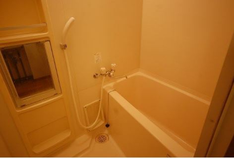 バス・シャワールーム　洗面台は独立型☆