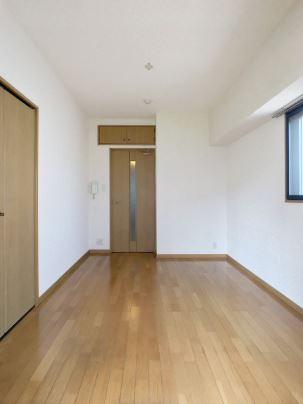 居室・リビング　２面採光で日当たり、通風〇