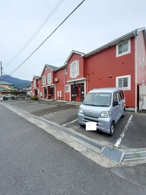 【セリエトールＡの駐車場】