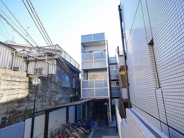 シティパレス生駒谷田町P-6の建物外観