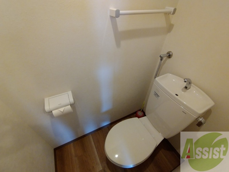 トイレ　こちらはトイレです。清潔感があり、安心して使用できます。