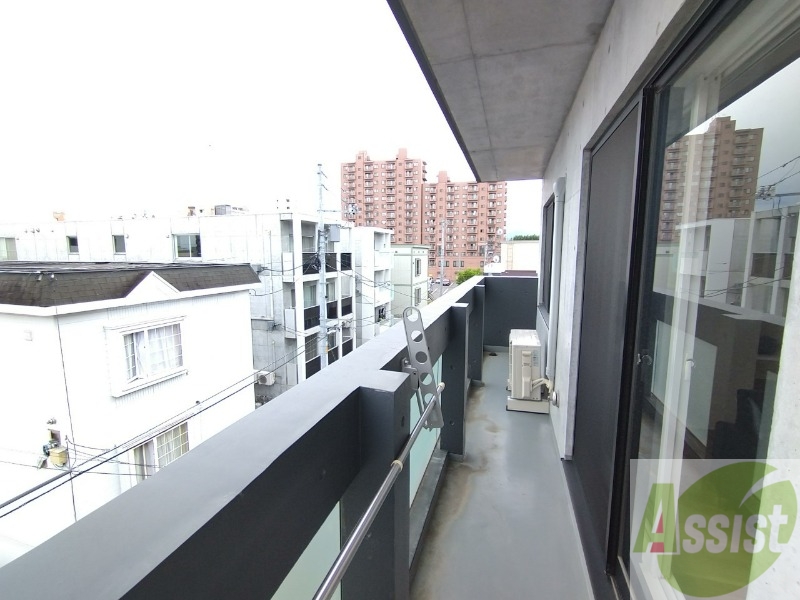 バルコニー　バルコニーです。天気の良い日には外干しができます！