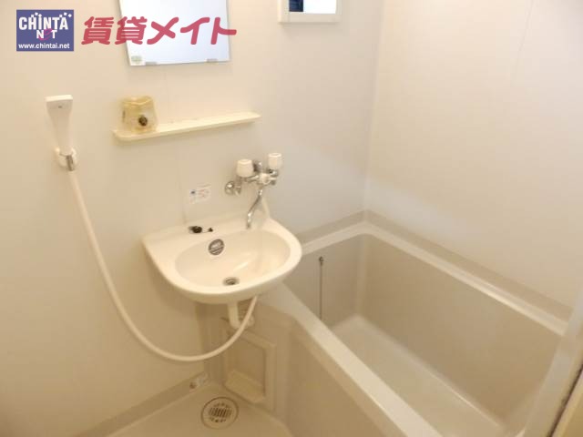 【松阪市嬉野中川町のアパートの洗面設備】