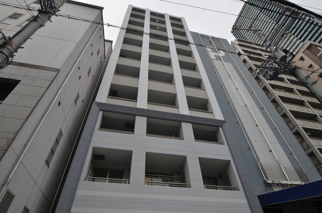 神戸市中央区雲井通のマンションの建物外観