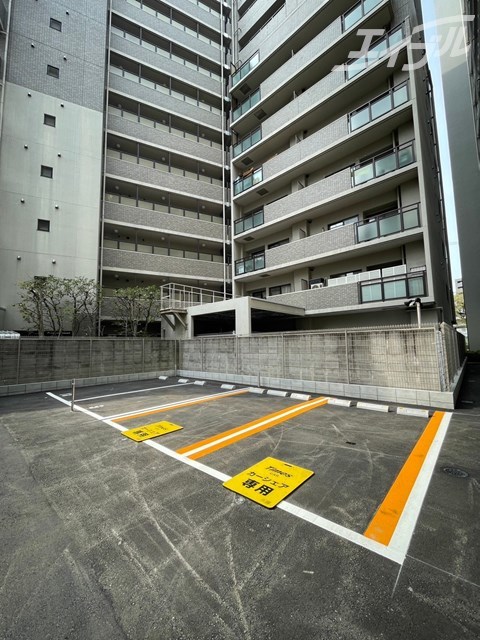 【大阪市北区大淀中のマンションの駐車場】