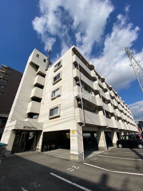 【松山市中央のマンションの建物外観】