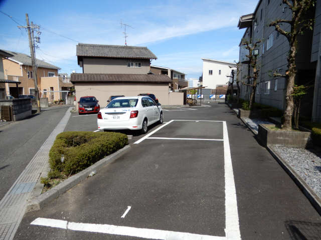 【ハイツ薬師園の駐車場】